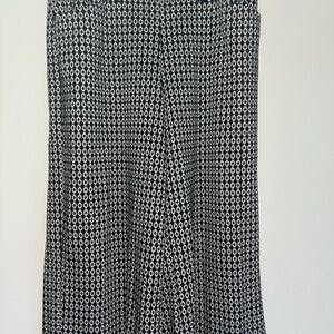 Chic Black and White Patterned Skirt